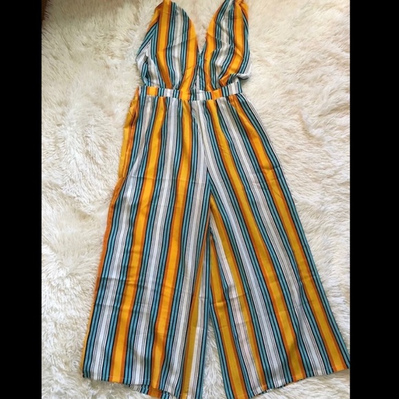 NWT Halter Top Crop Jumpsuit Large - Picture 12 of 13